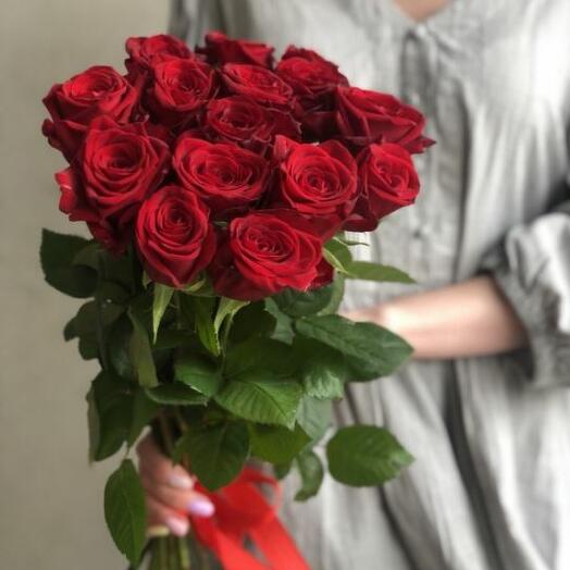 Ramo de 15 Rosas red Naomi 50 cm con cinta