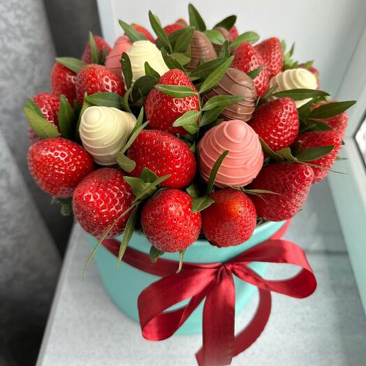 Композиция из клубники