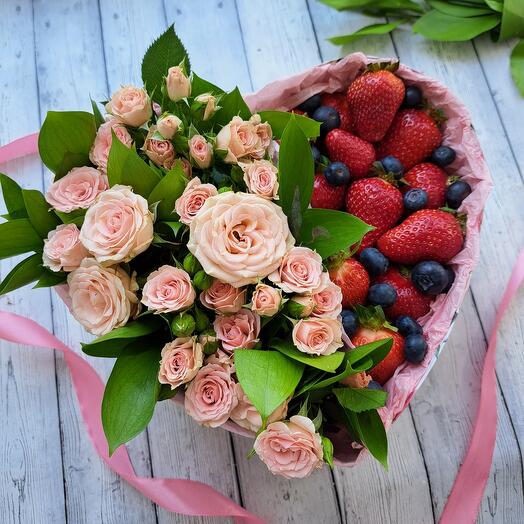 Розы и клубника "Сердце" 🌸🍓