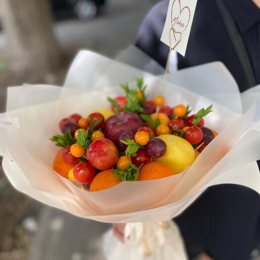 A bouquet of bright fruits