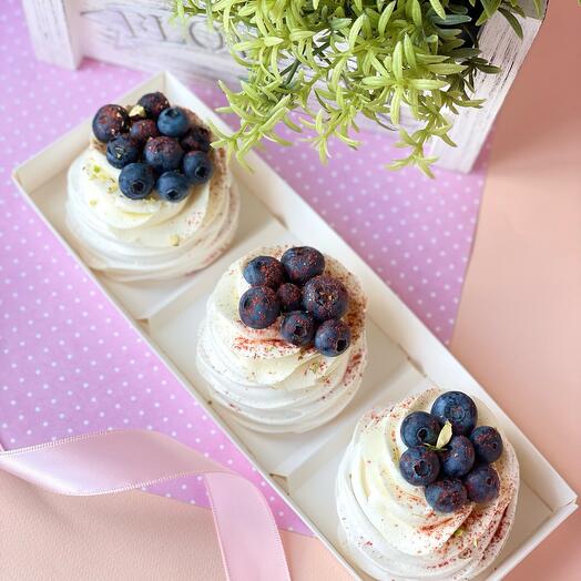 Pastel de Pavlov con crema de limón y arándanos