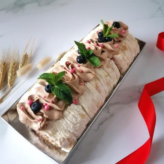 Меренговый рулет с шоколадным кремом и начинкой в подарок