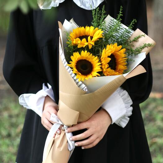 A small bouquet with sunflowers