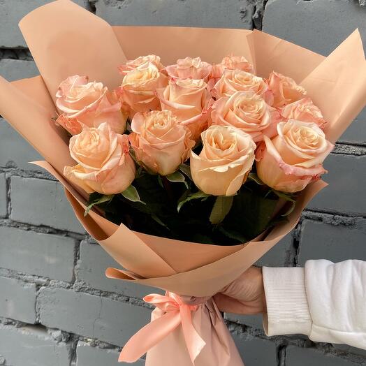 Ramo de 15 rosas en forma de peonía