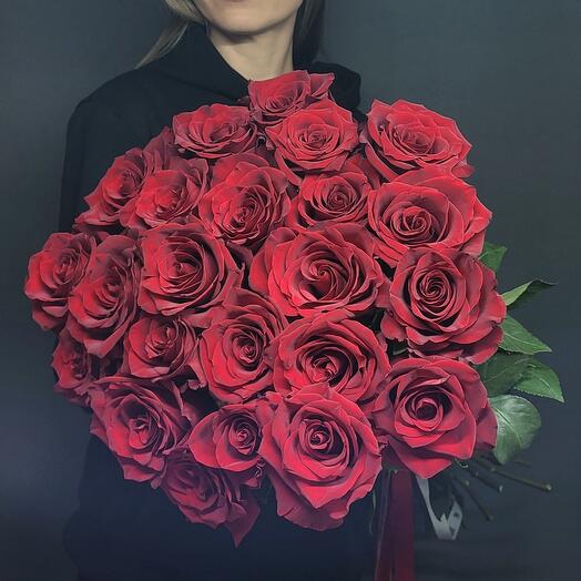 23 rosas rojas 70 cm