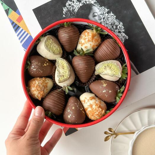 Клубничный бокс "Амаретти"