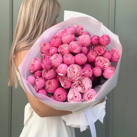 Bouquet with peony-shaped roses