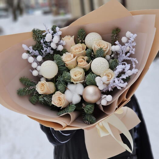 Новогодний букет кремовый