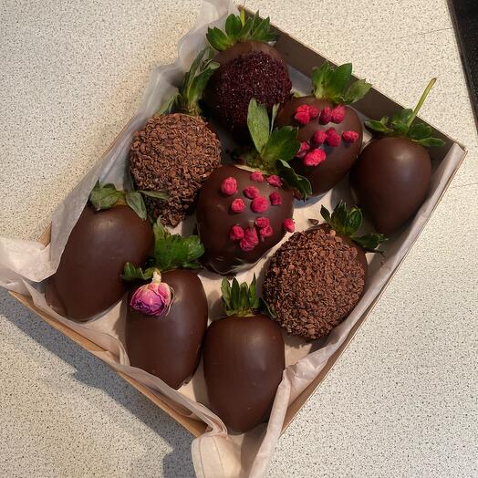 Клубника в шоколаде , 9 шт