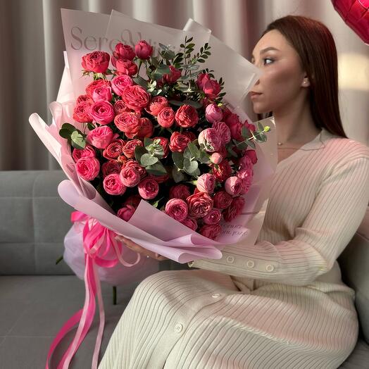 Малиновые кустовые розы