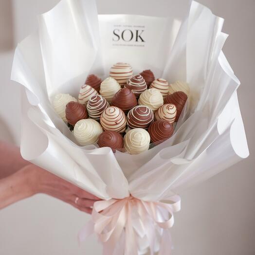 Букет из клубники в шоколаде «Сладкие воспоминания» в размере М