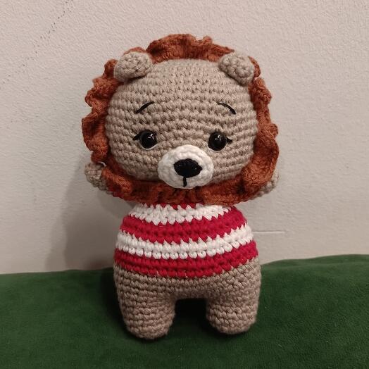 Вязанная игрушка лев