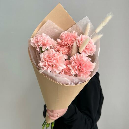 Букет их диантусов и лагуруса