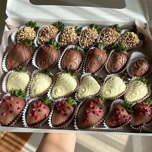 Fresa en chocolate 24 piezas