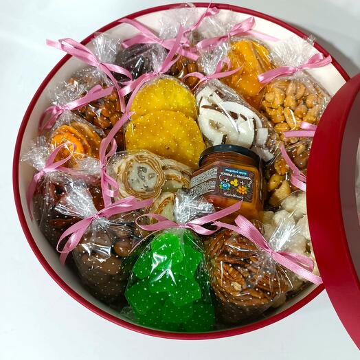 Gift set with nuts, sweets and dried fruits"From the bottom of my heart"