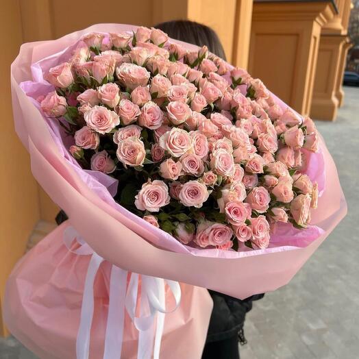 Вау букет из 35 нежных кустовых роз