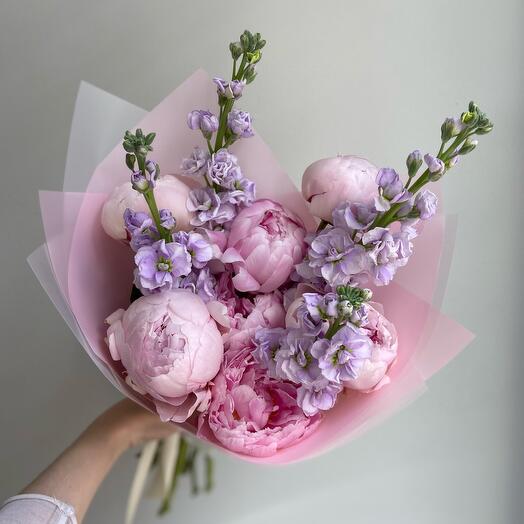 Розовые пионы