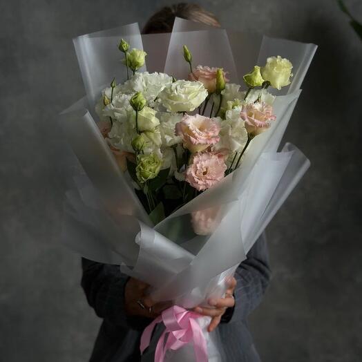 Bouquet with airy eustoma