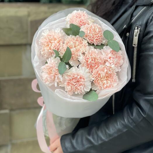 Букет из диантусов и эвкалипта «Моно Пинк»