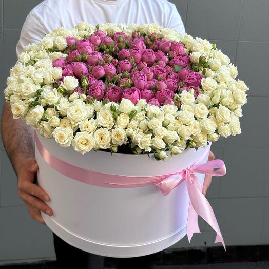 Кустовые розы  в коробке