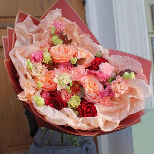 29. Букет «Гранатовый микс» с пионовидной розой и эустомой