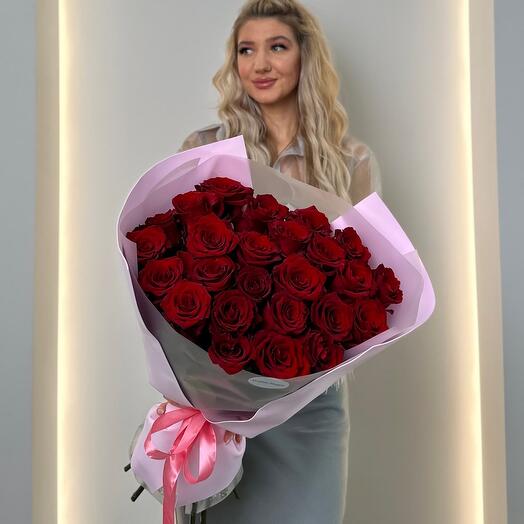 25 бордовых роз