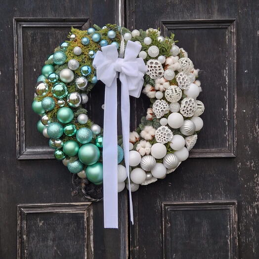 Dreaming of a White and Turquoise Christmas Wreath