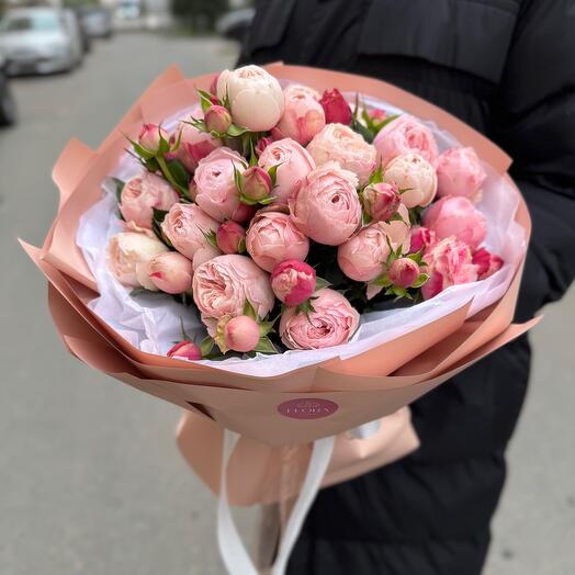 Пионовидные розы очень стойкие