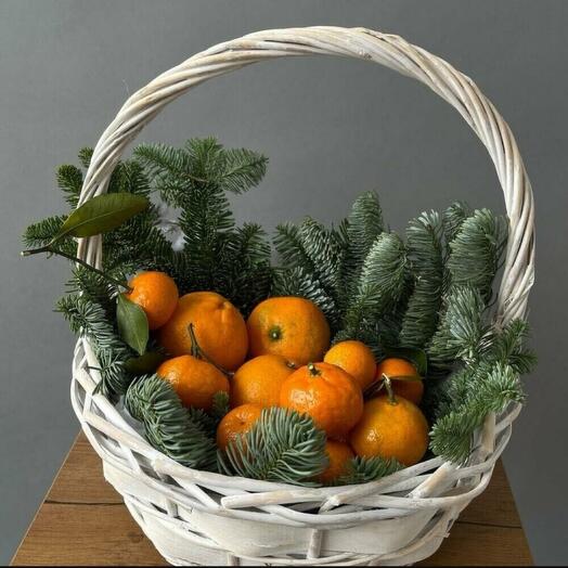 Корзина с мандаринами