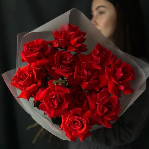 Букет из французских алые роз (11)