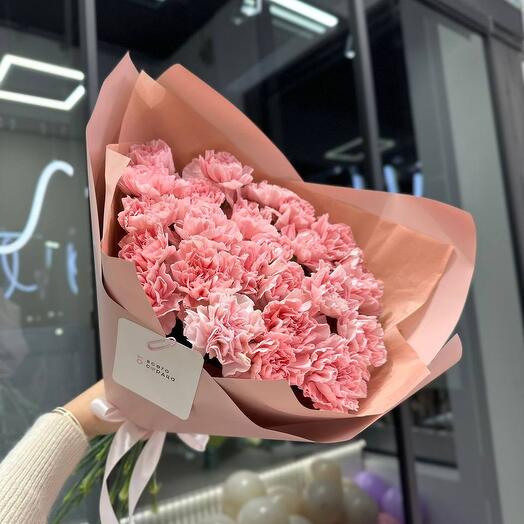 Bouquet of 25 pink carnations