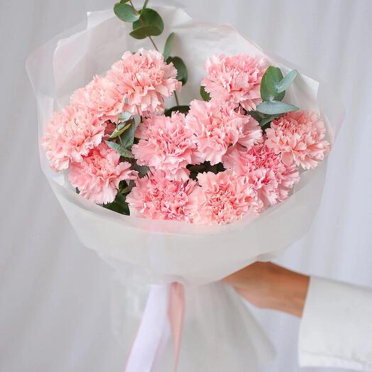 Bouquet of 11 pink dianthuses and 1 eucalyptus in a designer package