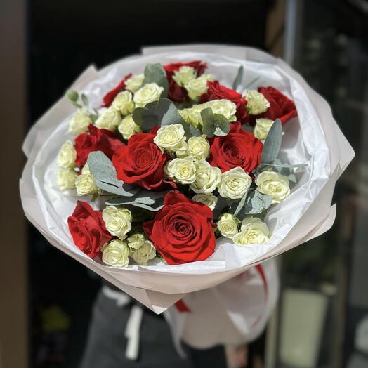 White spray roses with red roses