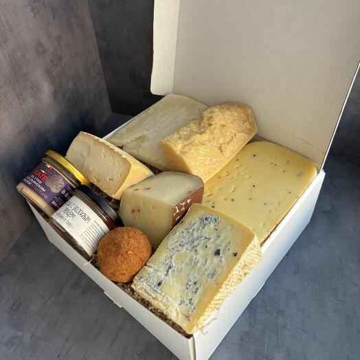 Вкусный подарочный набор сыров Итальянский характер миди