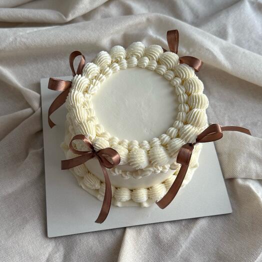 Lambeth cake with bows