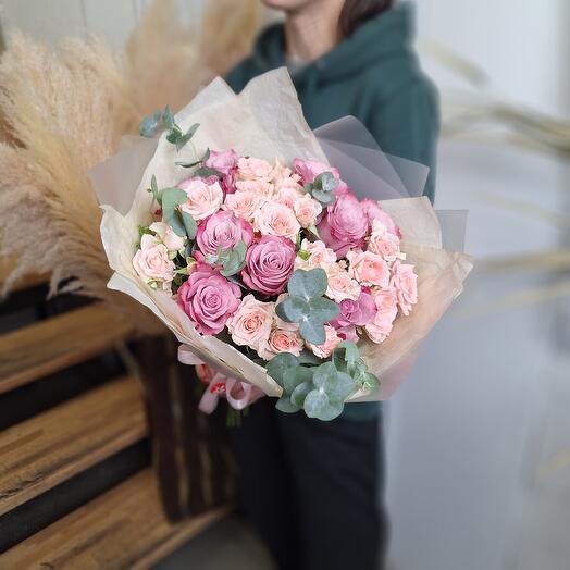 Bouquet of pink-purple single-headed roses and bush roses with eucalyptus(25)