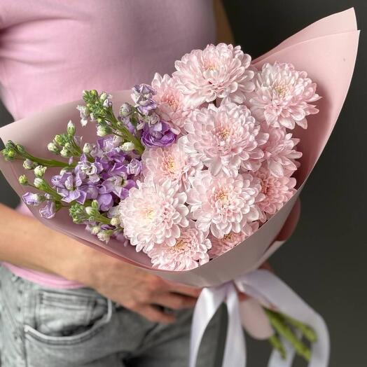 Нежный авторский букет с ароматной маттиолой