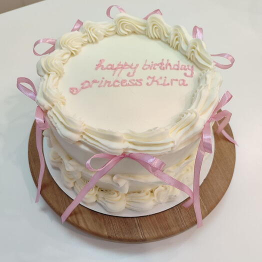Lambeth-style cake with ribbons