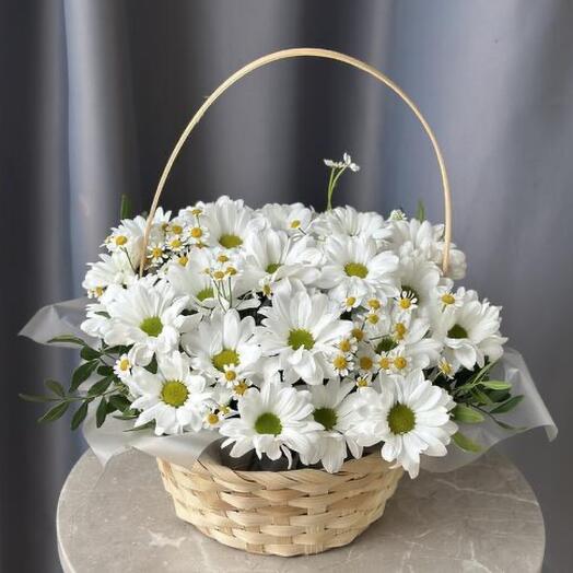 Корзинка с ромашками