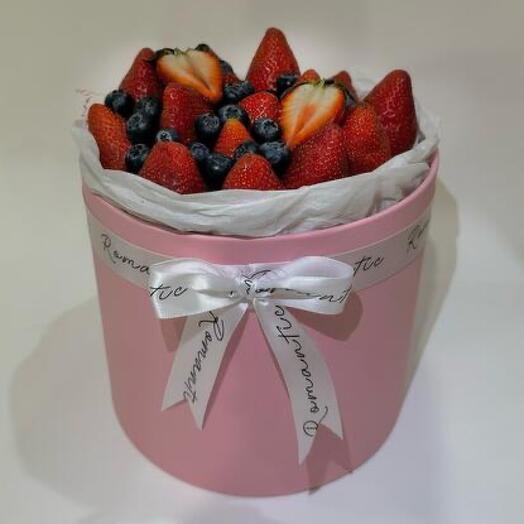 Клубника в коробке «Pink» M