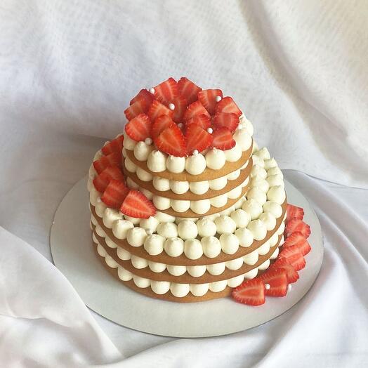 Шикарный медовый торт с клубникой