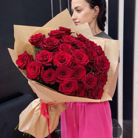 25 роз 80 см в крафт