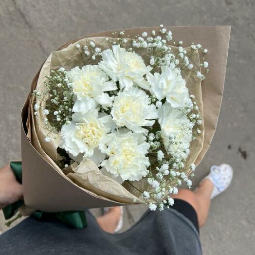 Букет белых гвоздик