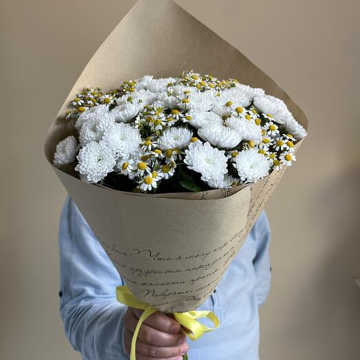 Bouquet of tanacetum and santini