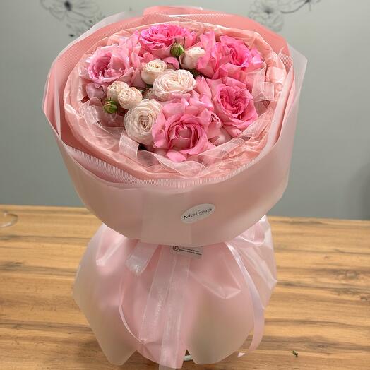 Моно букет из ажурных и пионовидных роз💗