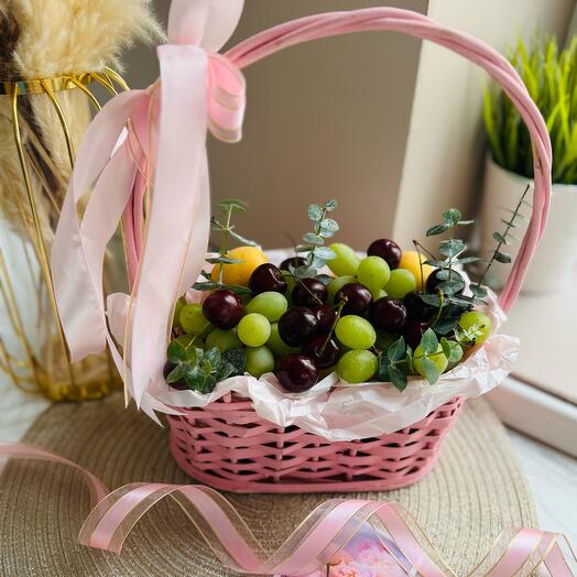 Мини корзина с сезонными фруктами