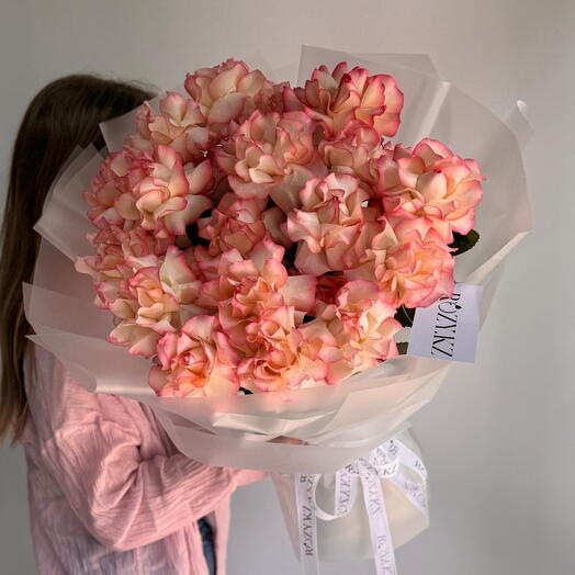 Букет из 25 французских роз Джумелия