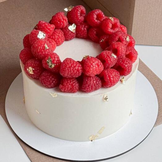 Торт с малиной