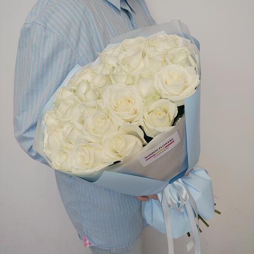 Букет из 25 белых роз «Аваланж»60см