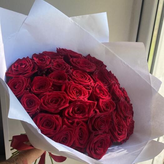 25 rosas largas rojas